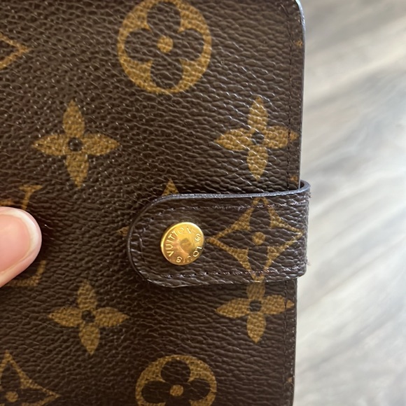 Louis Vuitton compact wallet. - Picture 2 of 13